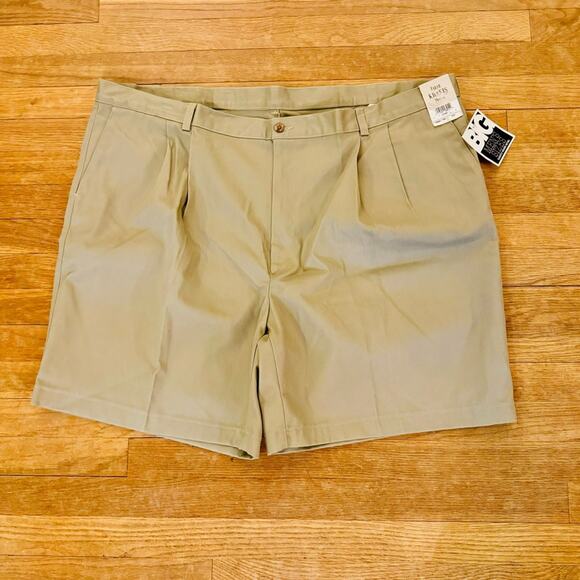 NWT Men's Farah pleated khaki tan casual golf shorts size 48
 b33 - Picture 1 of 5